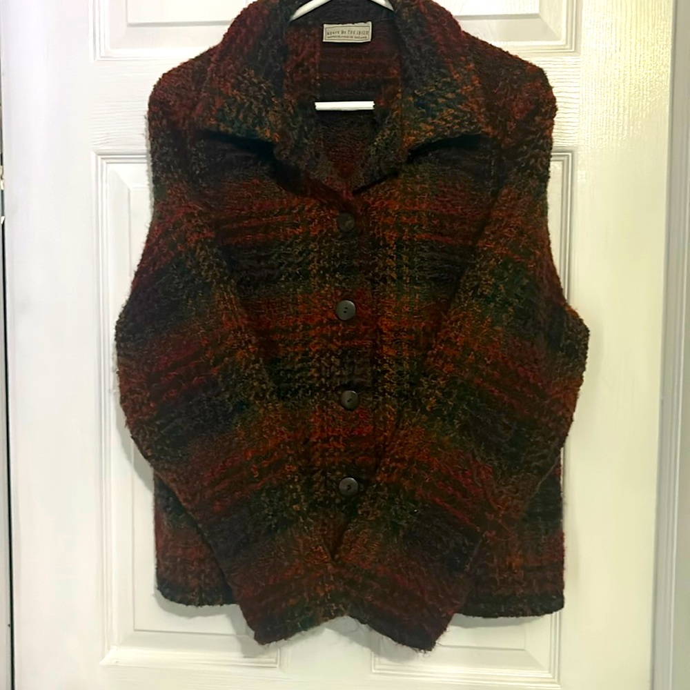 Excellent! Weave of the Irish size medium sweater/jacket